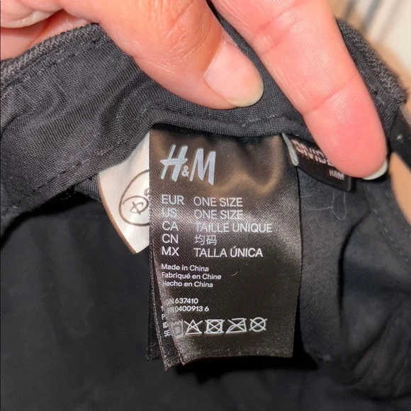 Black Pleather Mickey Ears Cap. Disney x H&M - Picture 5 of 5